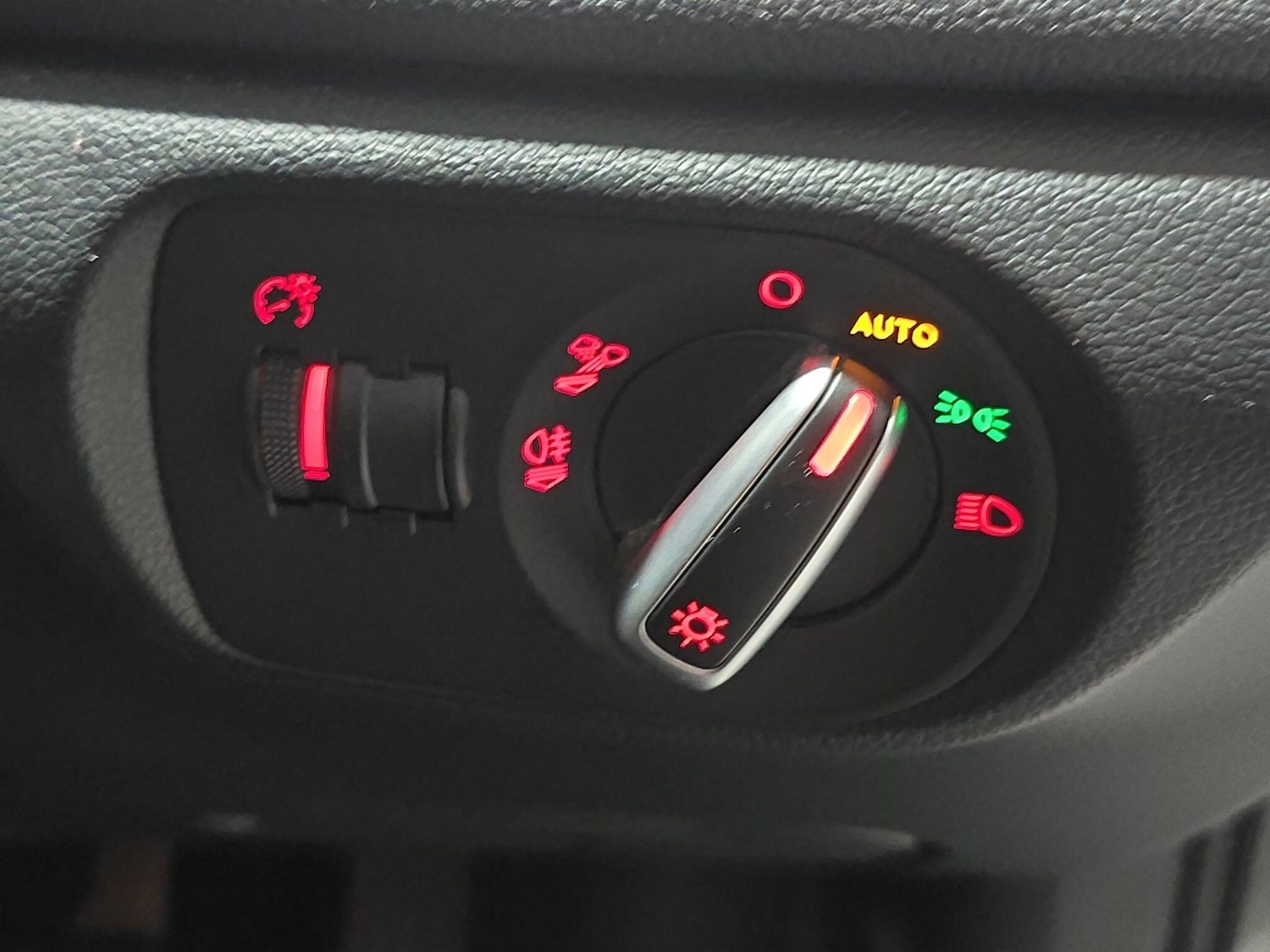 Used Audi Q3 2018 for sale - 76989228: Photo 28