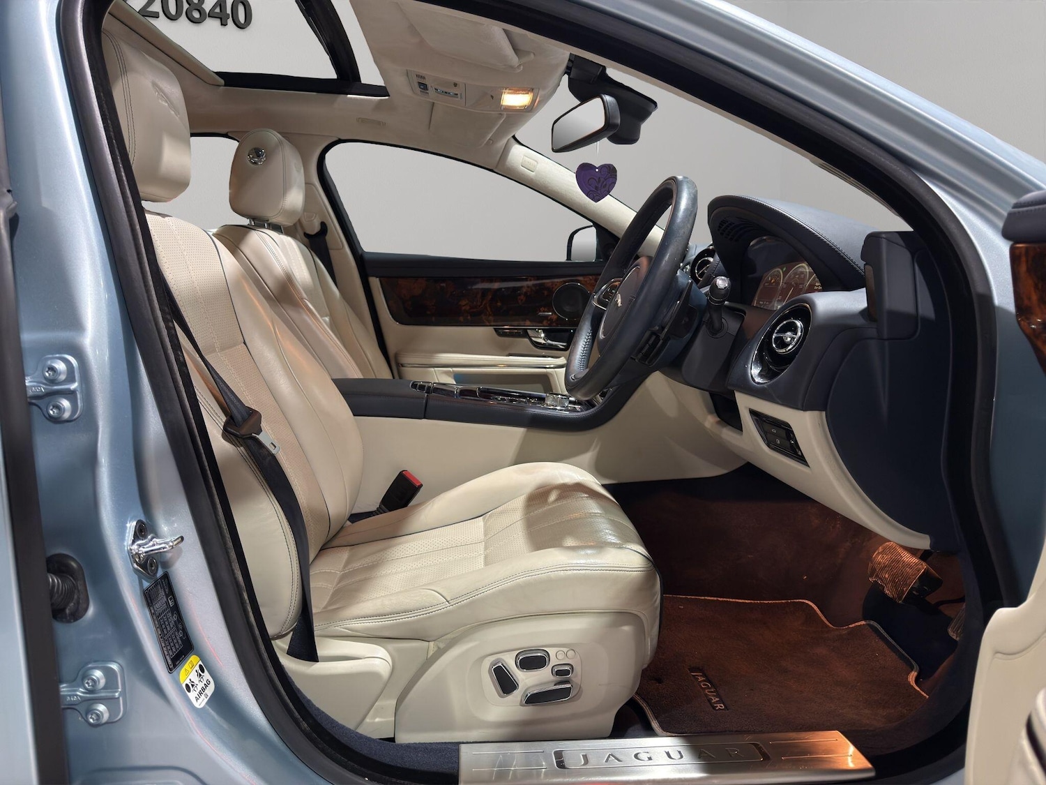 Used Jaguar XJ 2013 for sale - 77537609: Photo 11