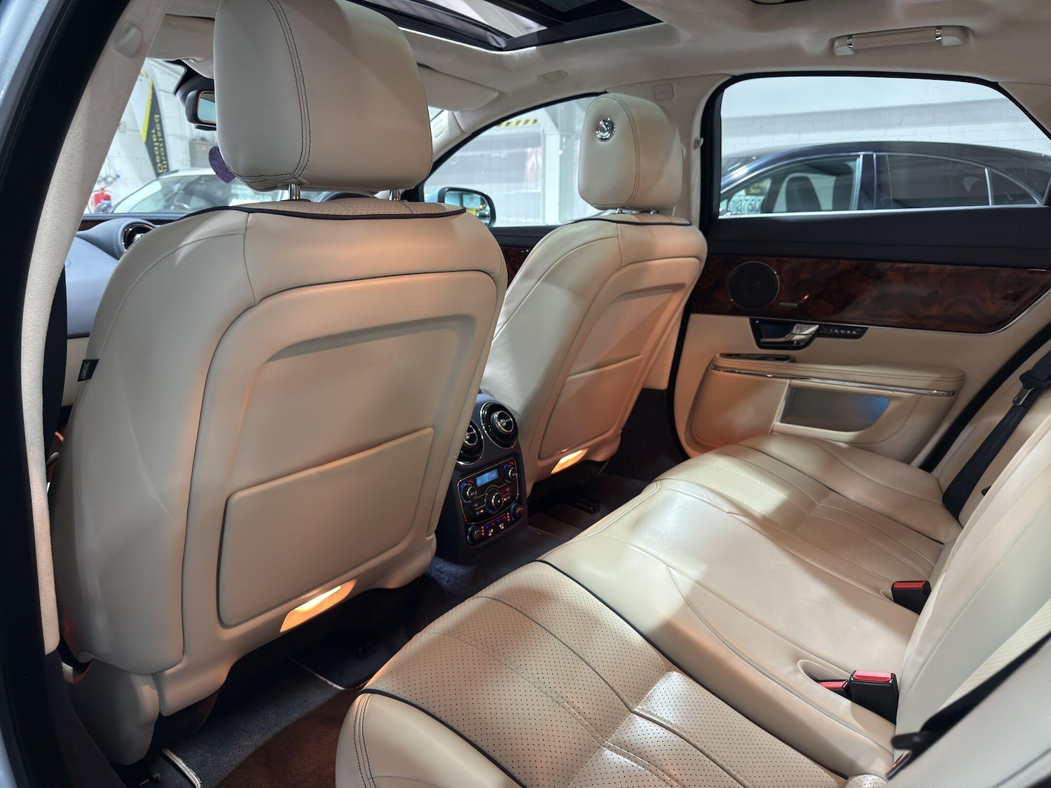 Used Jaguar XJ 2013 for sale - 77537609: Photo 14