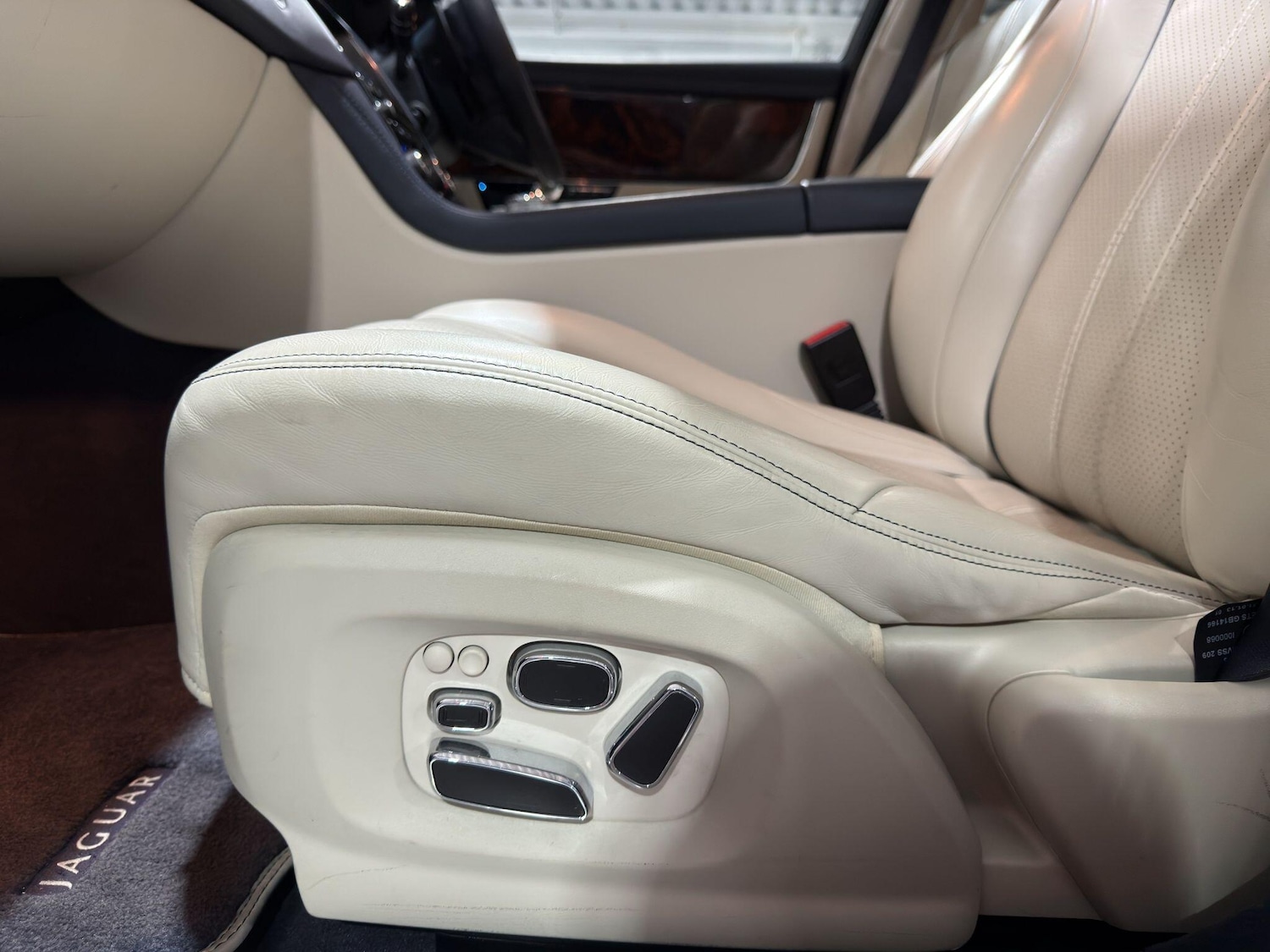 Used Jaguar XJ 2013 for sale - 77537609: Photo 21