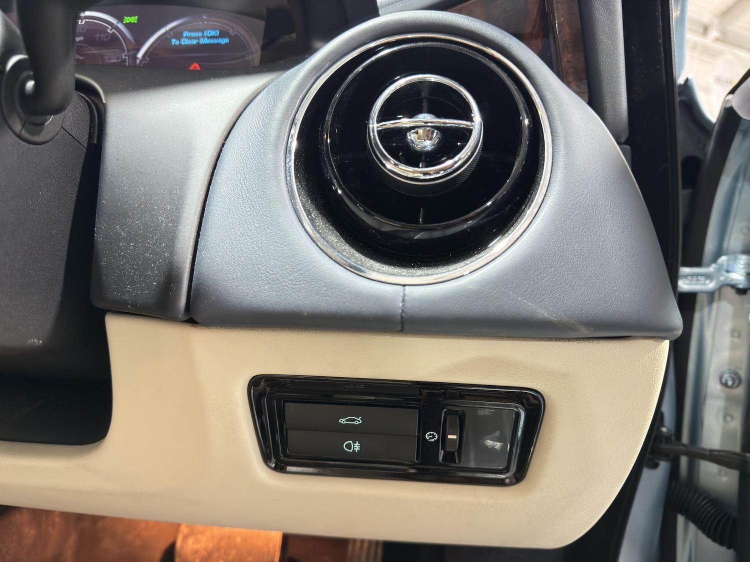 Used Jaguar XJ 2013 for sale - 77537609: Photo 23