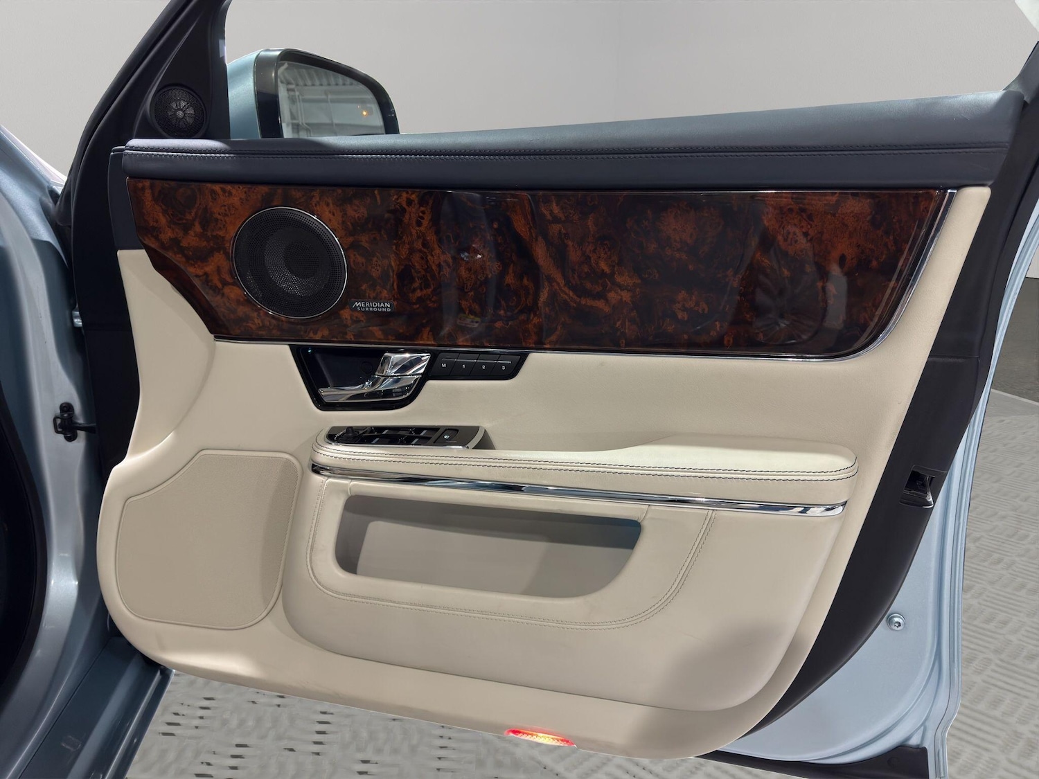 Used Jaguar XJ 2013 for sale - 77537609: Photo 25