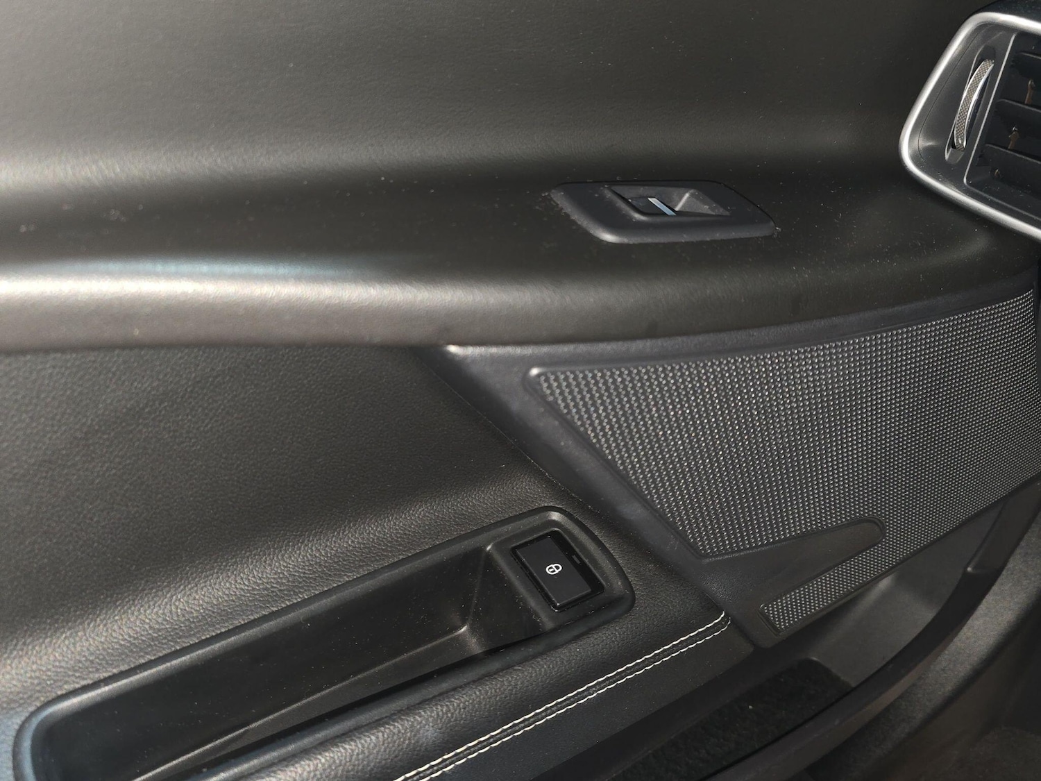 Used Jaguar XE 2016 for sale - 76689144: Photo 27