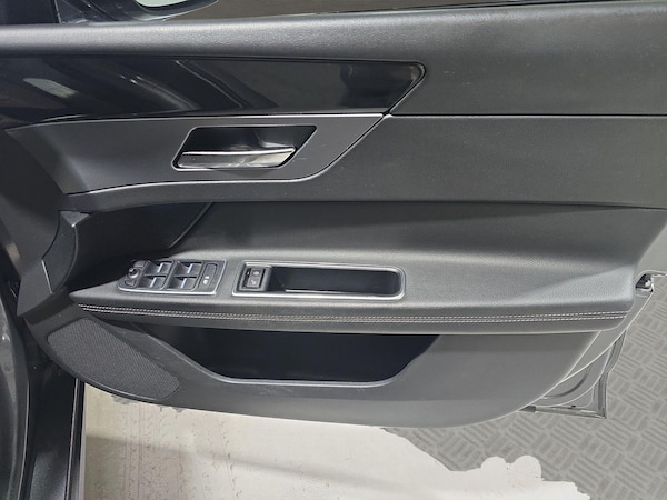 Used Jaguar XF 2016 for sale - 76152299: Photo 24