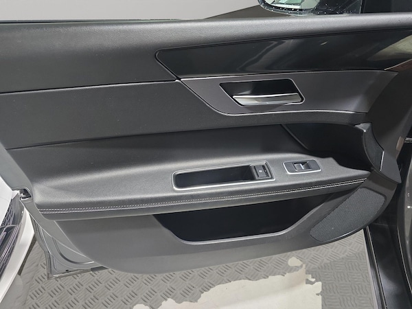 Used Jaguar XF 2016 for sale - 76152299: Photo 25