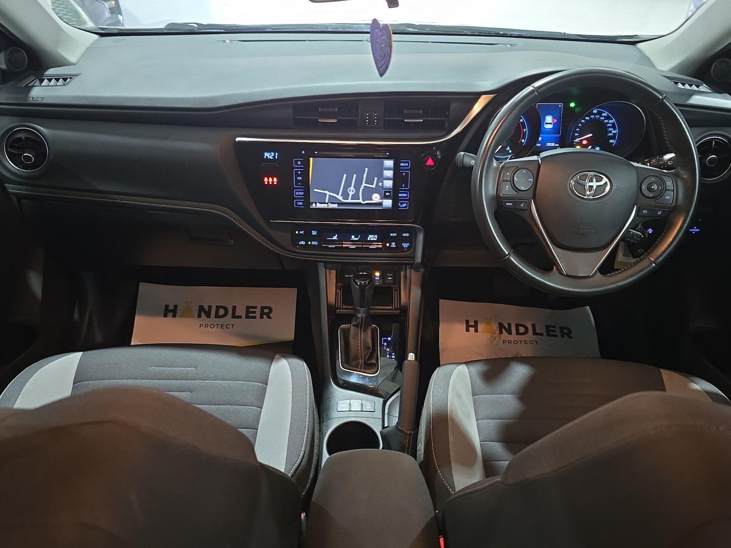 Used Toyota Auris 2017 for sale - 76832605: Photo 2