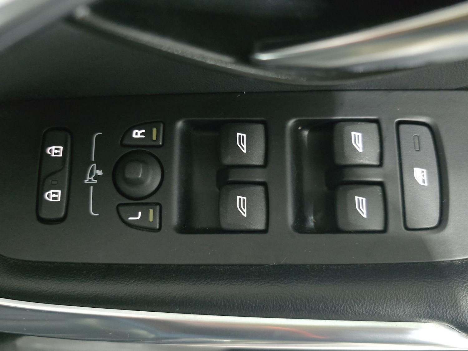 Used Volvo V40 2019 for sale - 76953069: Photo 27