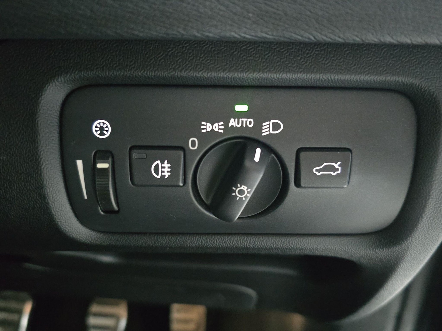 Used Volvo V40 2019 for sale - 76953069: Photo 28