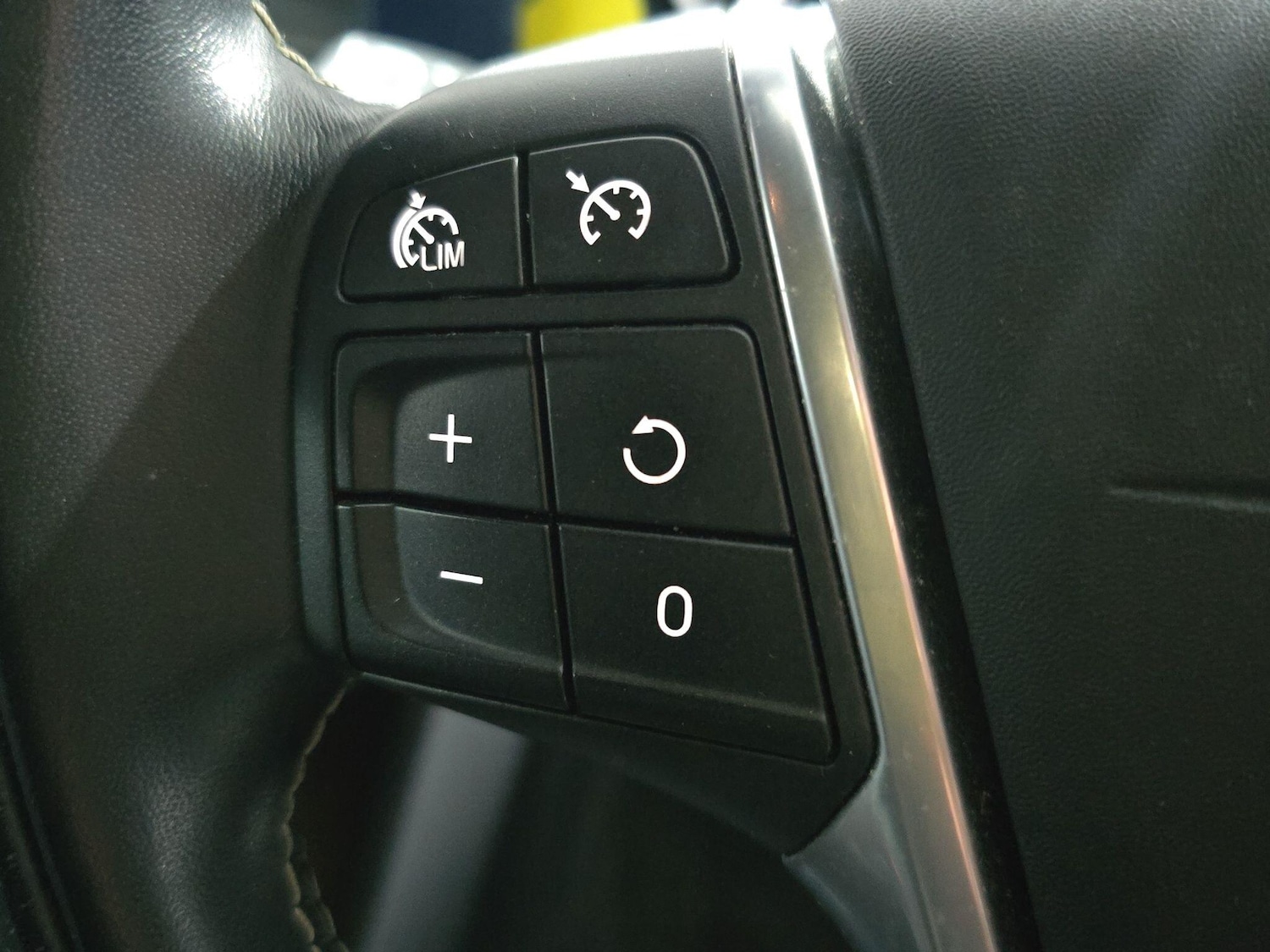 Used Volvo V40 2019 for sale - 76953069: Photo 30