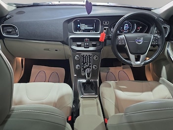 Used Volvo V40 2015 for sale - 78384045: Photo