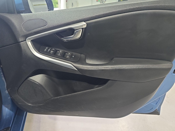 Used Volvo V40 2015 for sale - 75127148: Photo 27
