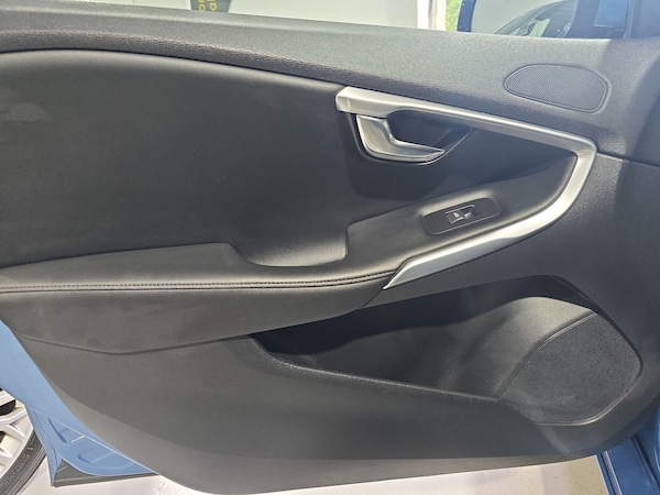 Used Volvo V40 2015 for sale - 75127148: Photo 28