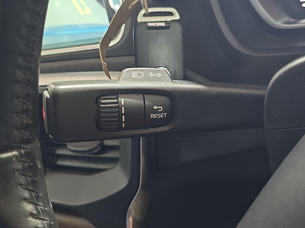 Used Volvo V40 2015 for sale - 75127148: Photo 30