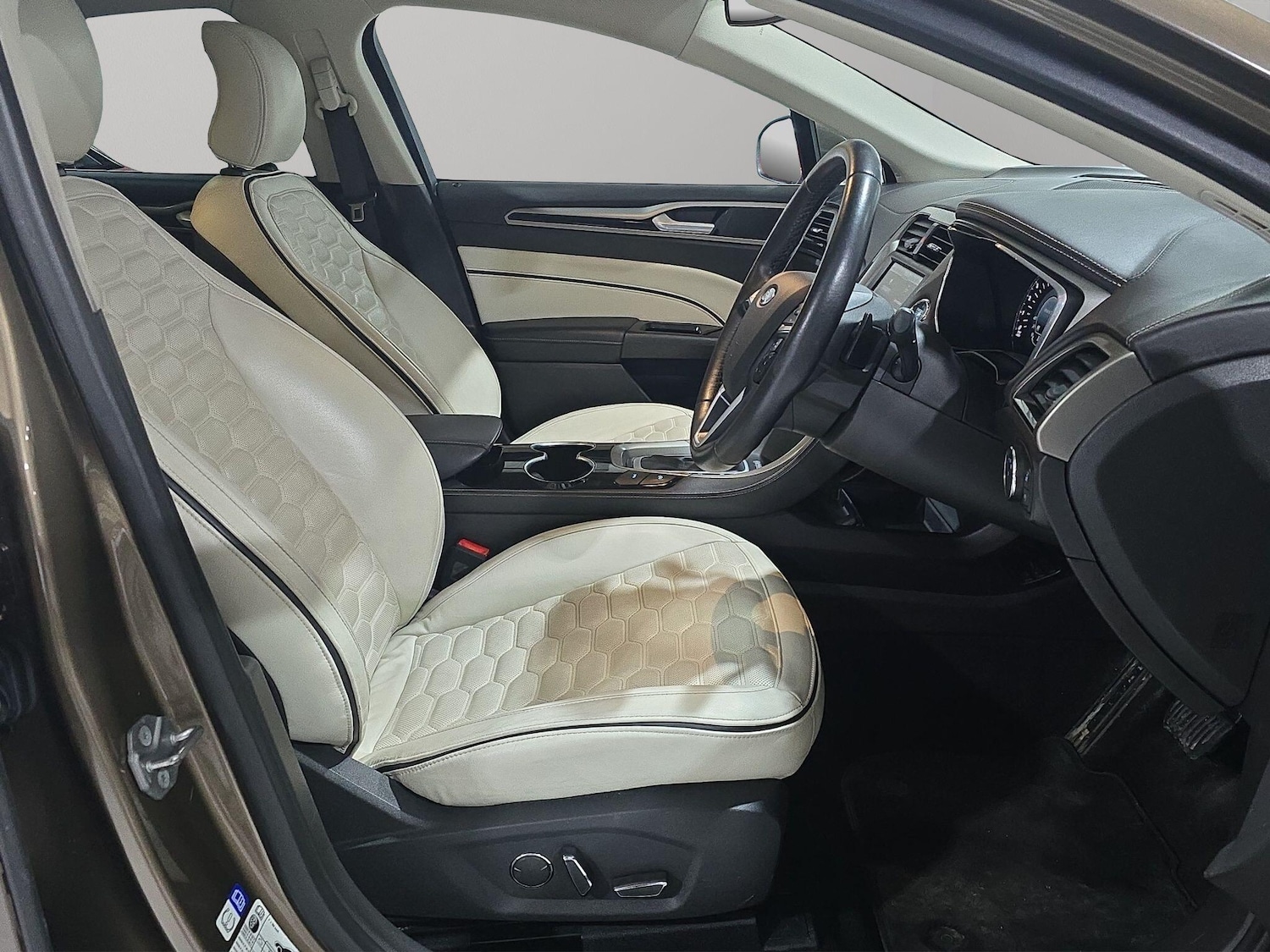 Used Ford Mondeo 2015 for sale - 76786660: Photo 11