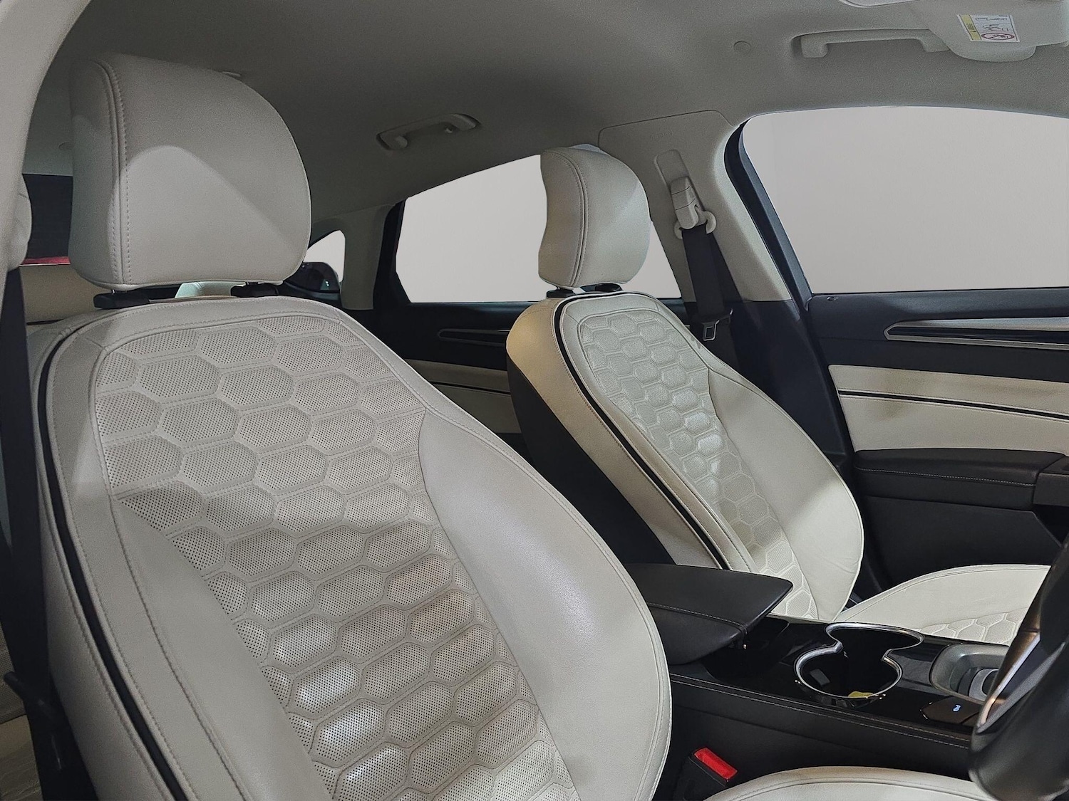 Used Ford Mondeo 2015 for sale - 76786660: Photo 13