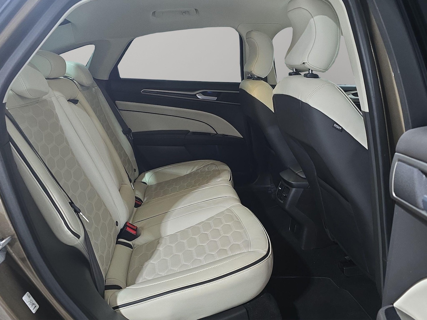 Used Ford Mondeo 2015 for sale - 76786660: Photo 15