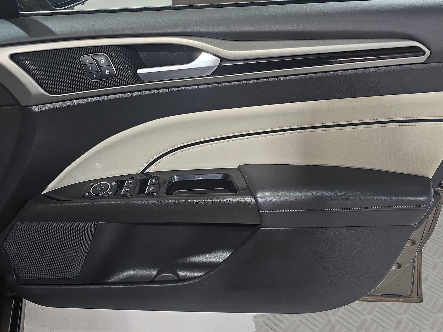 Used Ford Mondeo 2015 for sale - 76786660: Photo 24