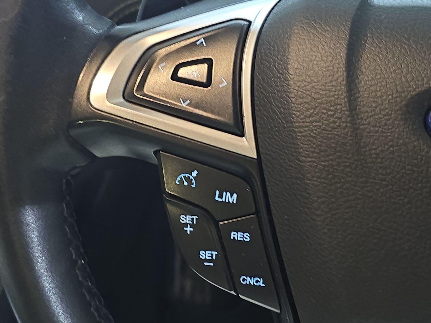 Used Ford Mondeo 2015 for sale - 76786660: Photo 28