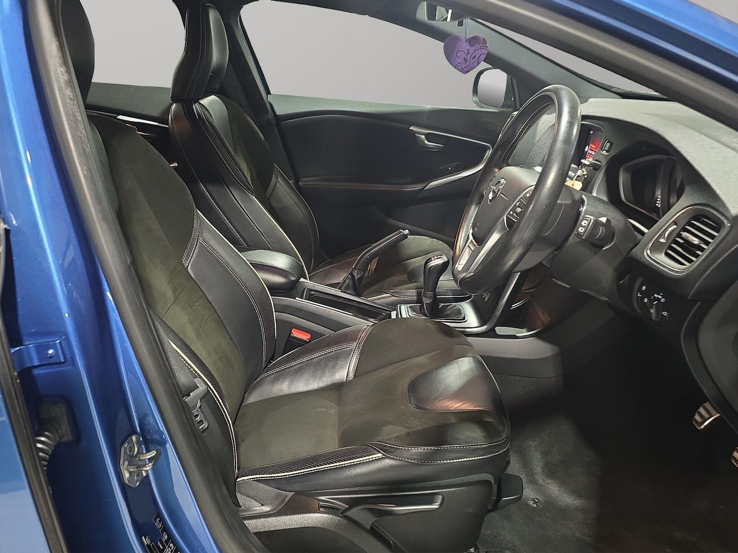 Used Volvo V40 2017 for sale - 77358567: Photo 11