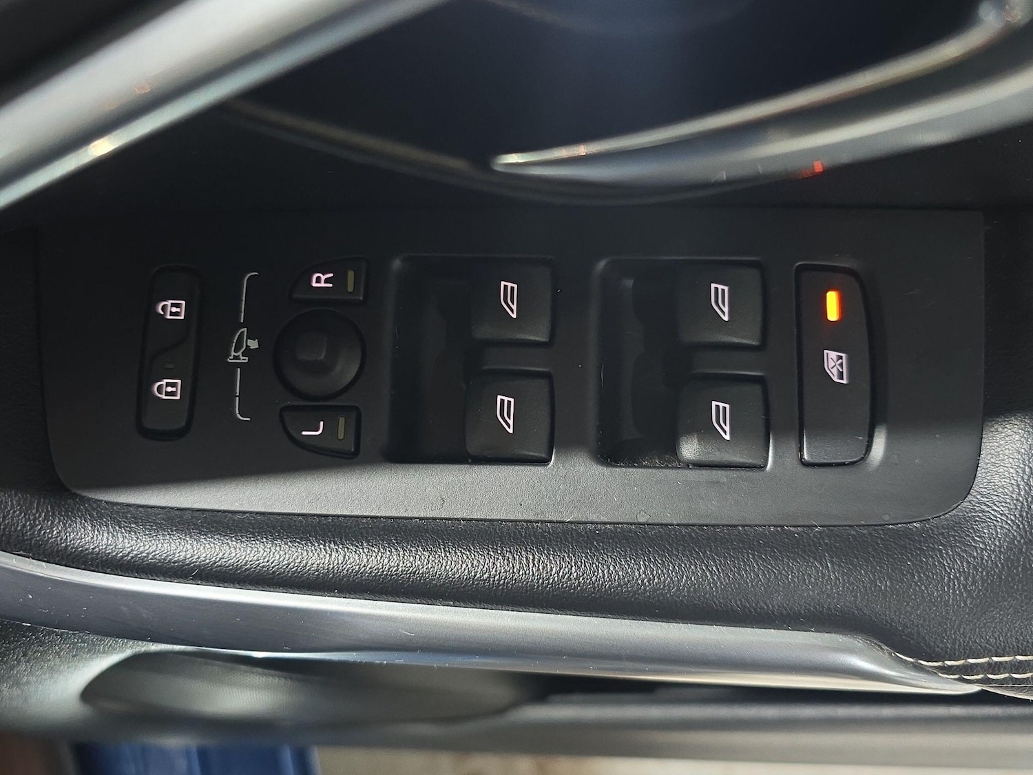 Used Volvo V40 2017 for sale - 77358567: Photo 23