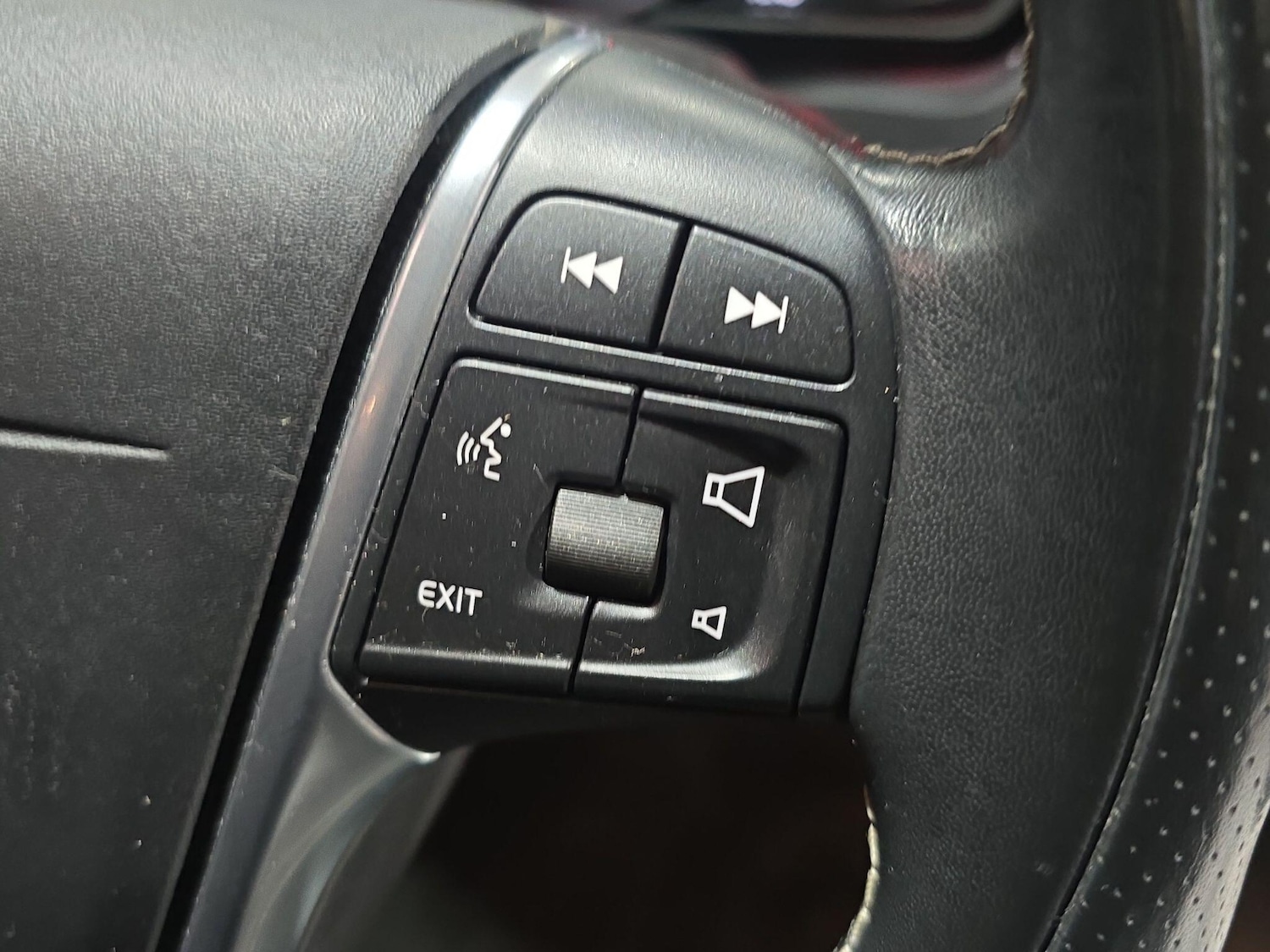 Used Volvo V40 2017 for sale - 77358567: Photo 24