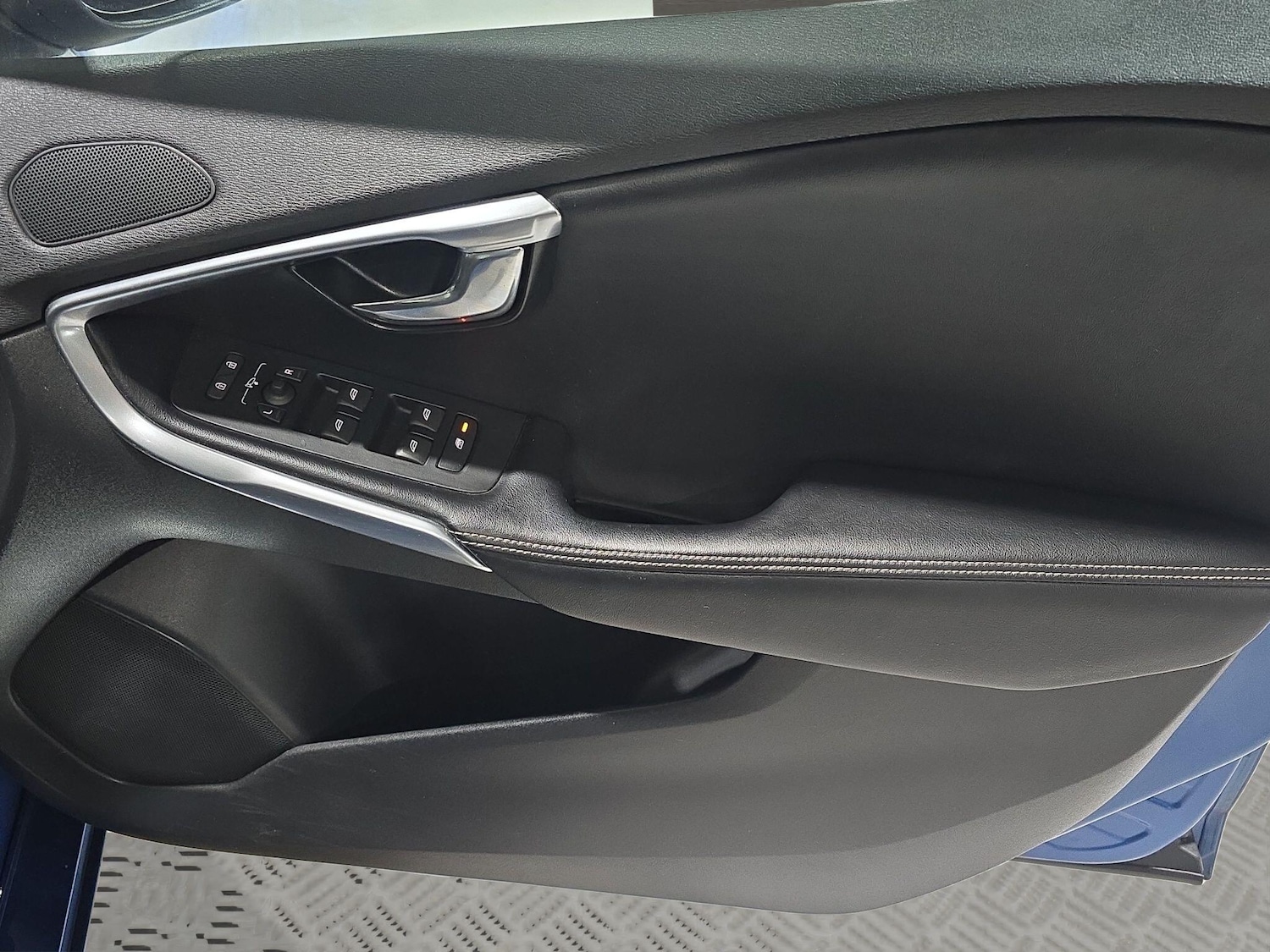 Used Volvo V40 2017 for sale - 77358567: Photo 25