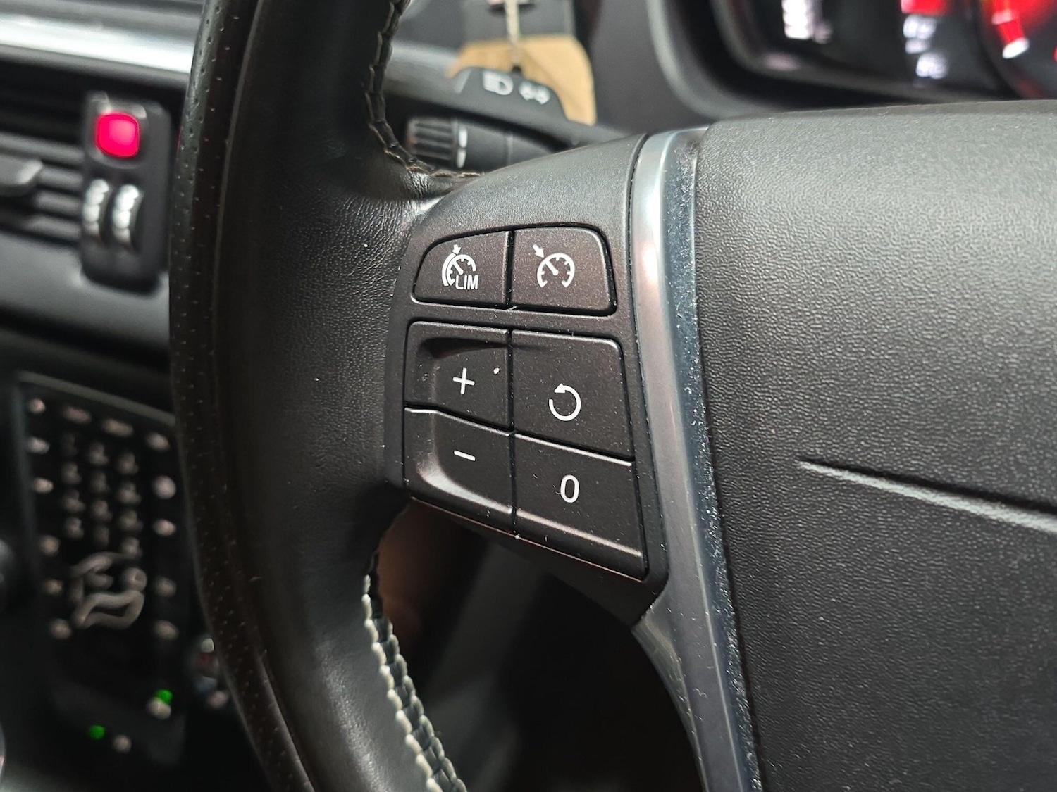 Used Volvo V40 2017 for sale - 77358567: Photo 27