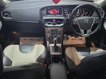 Used Volvo V40 2017 for sale - 79452379: Photo
