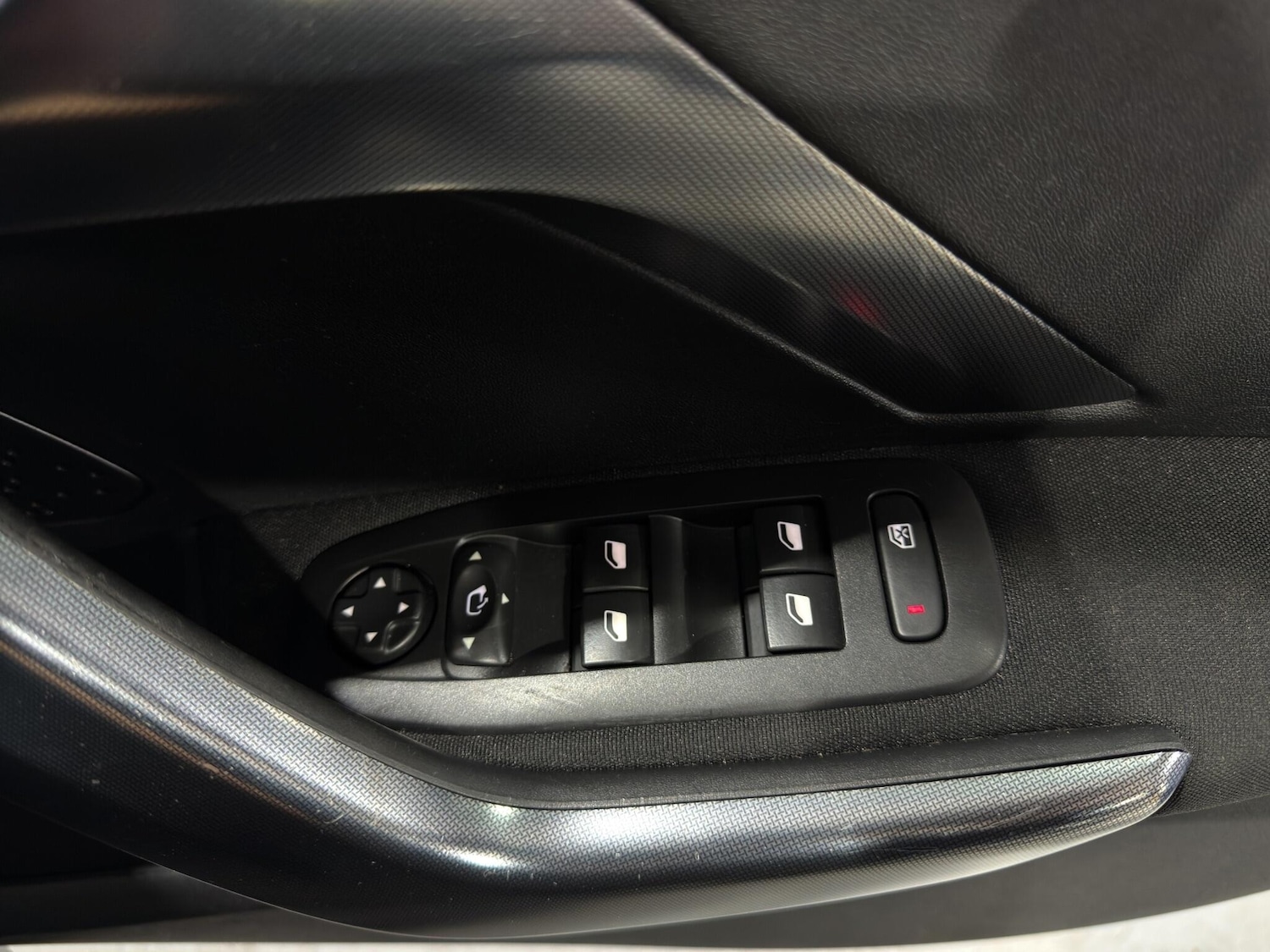 Used Peugeot 2008 2019 for sale - 77550353: Photo 17