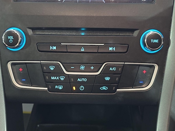 Used Ford Mondeo 2015 for sale - 73659032: Photo 15