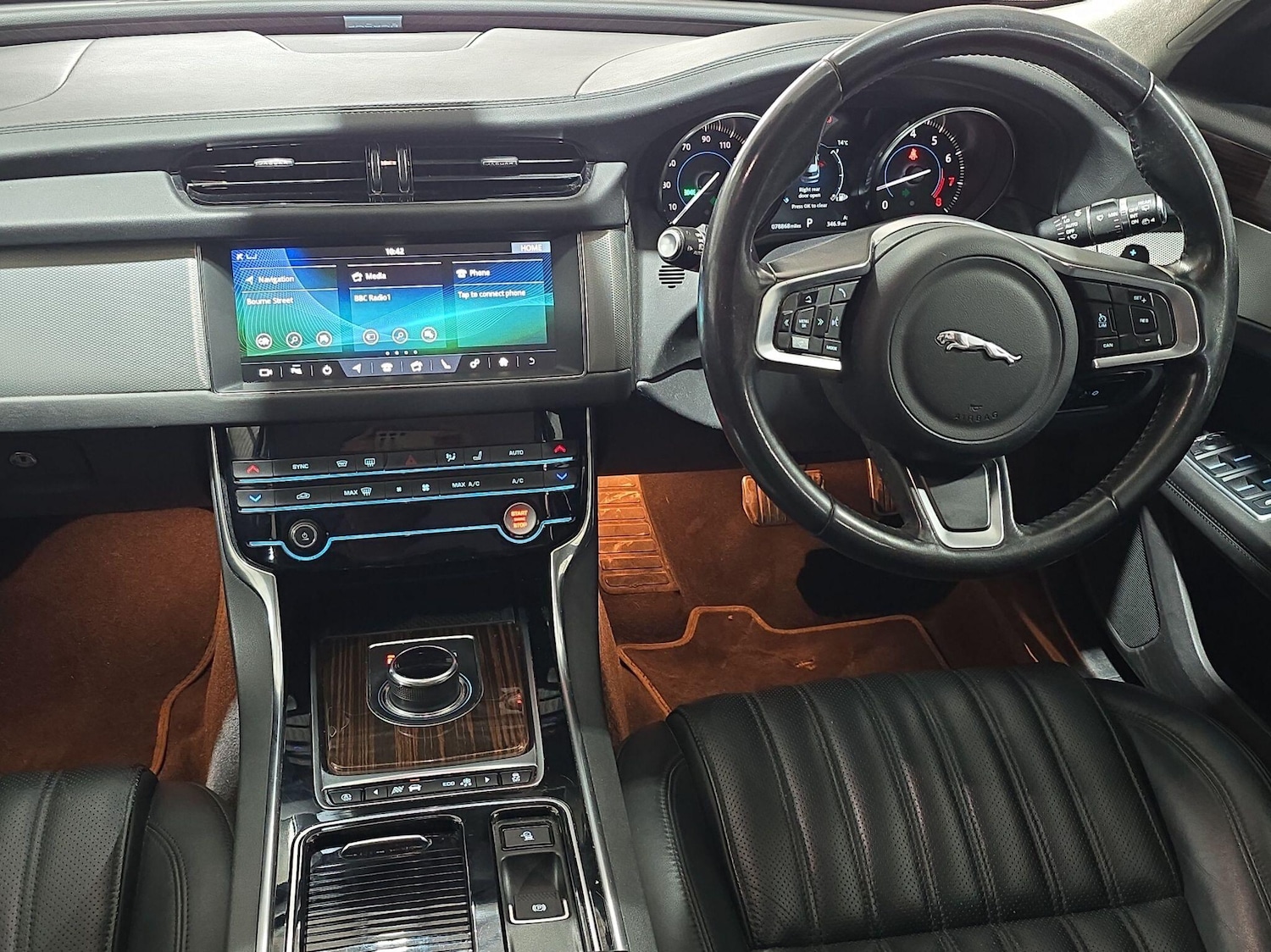 Used Jaguar XF 2018 for sale - 75965217: Photo 11