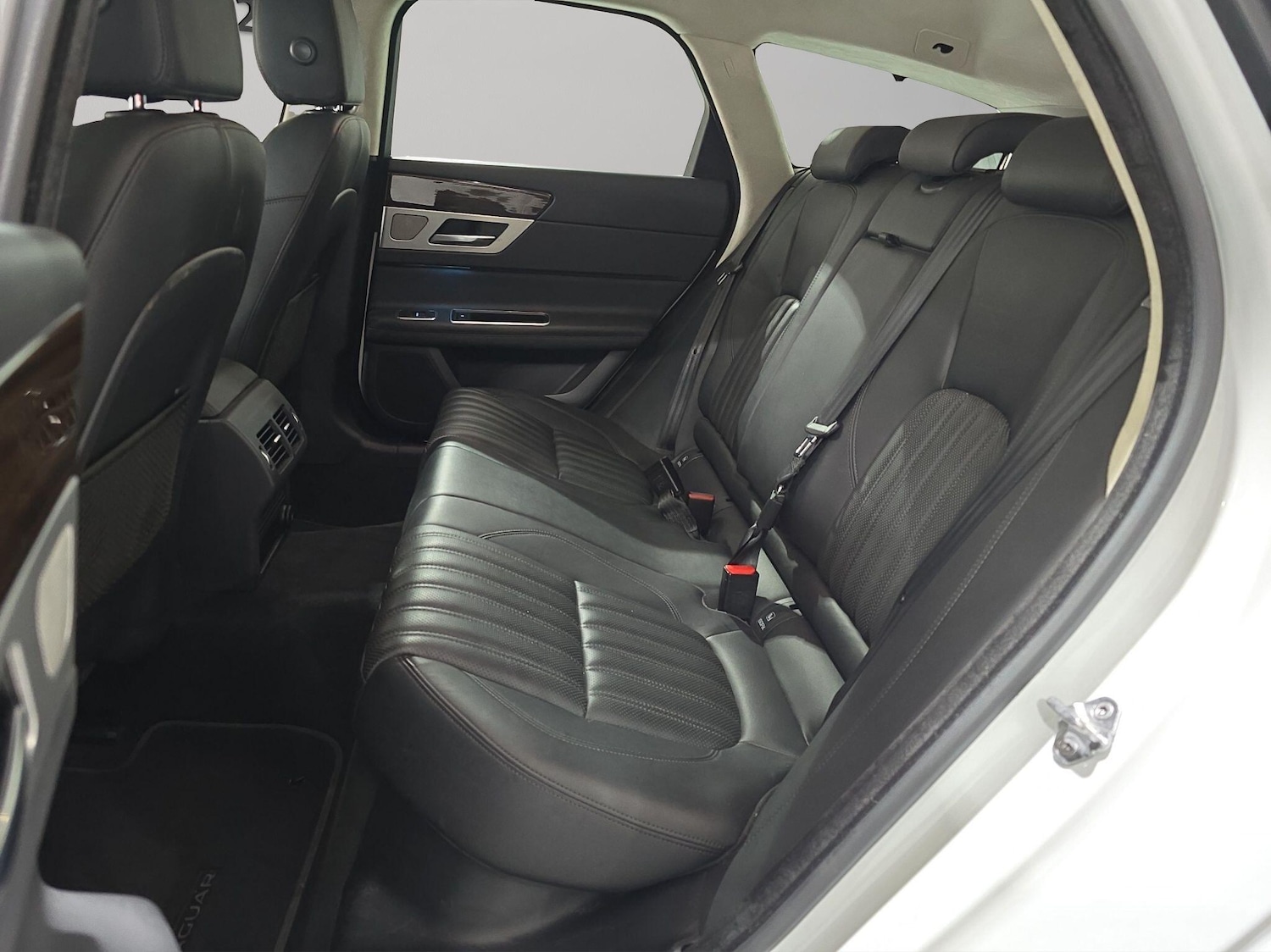 Used Jaguar XF 2018 for sale - 75965217: Photo 13