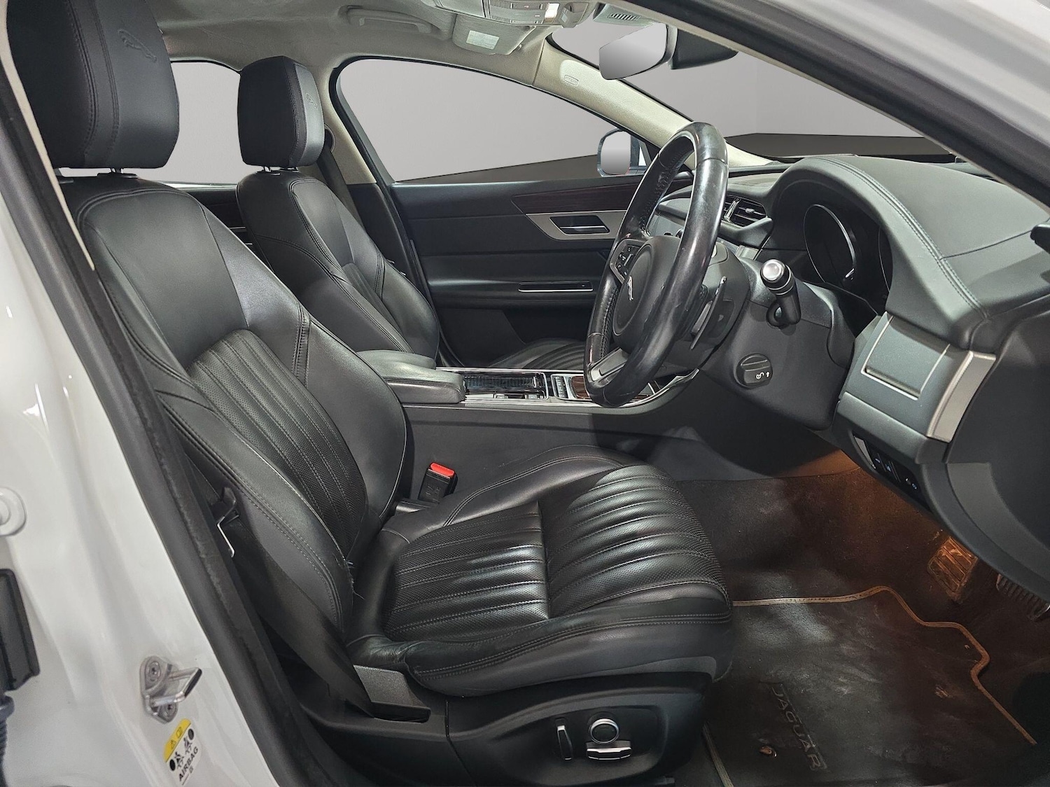 Used Jaguar XF 2018 for sale - 75965217: Photo 15