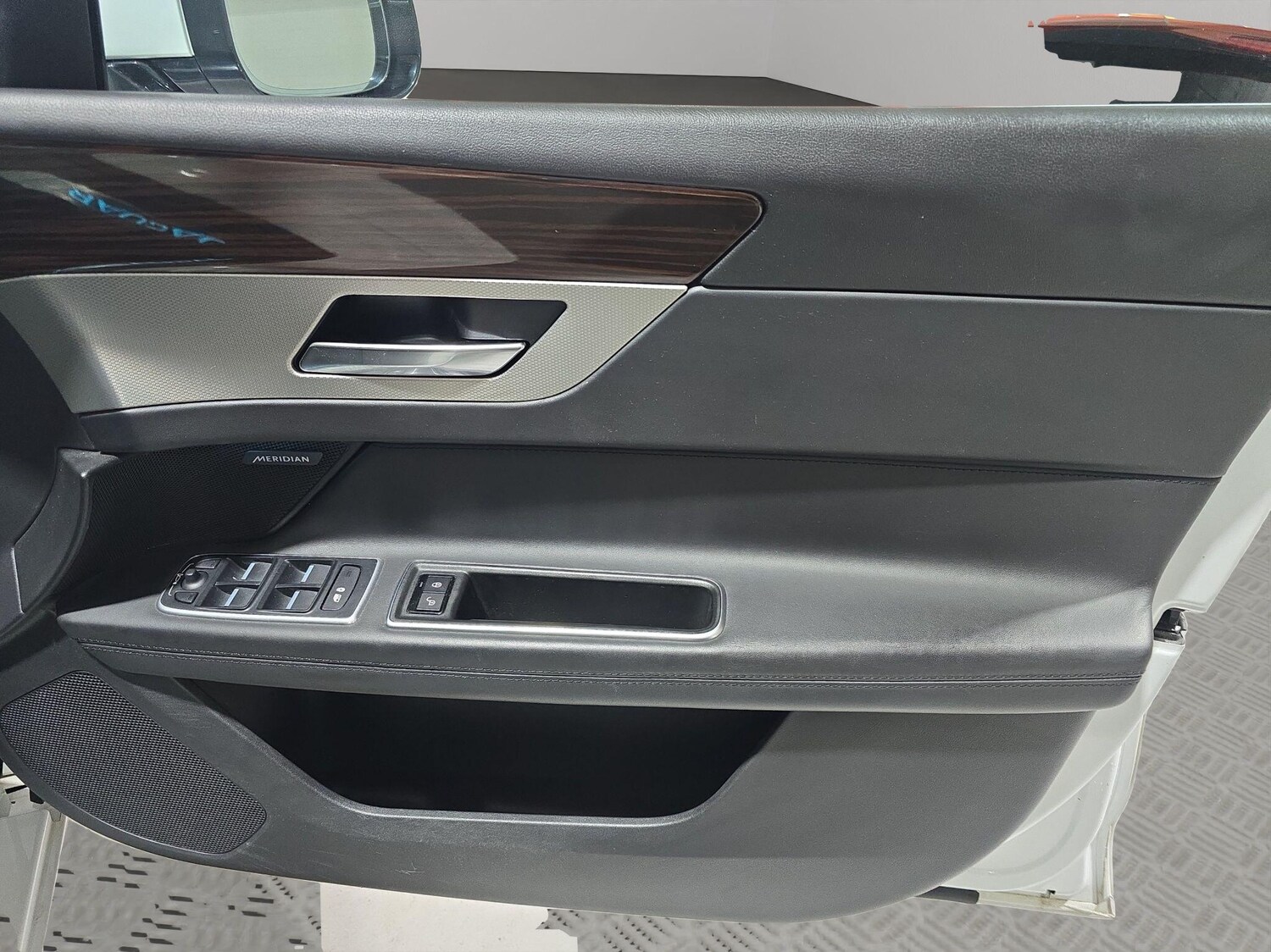 Used Jaguar XF 2018 for sale - 75965217: Photo 32