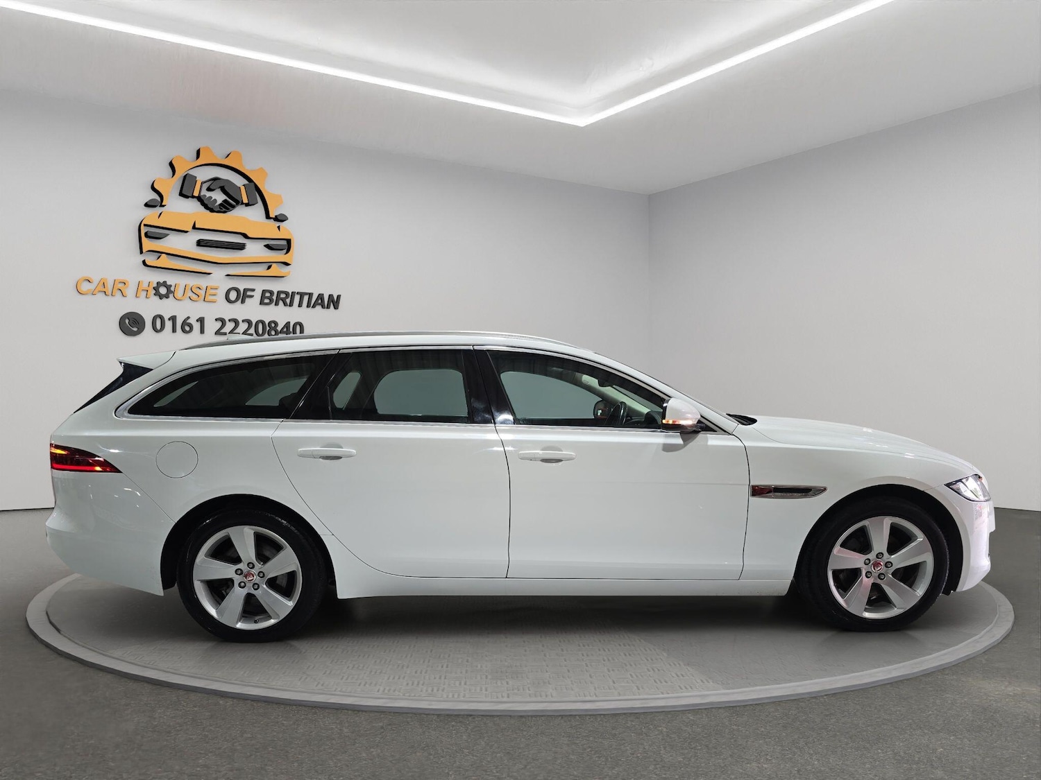Used Jaguar XF 2018 for sale - 75965217: Photo 5