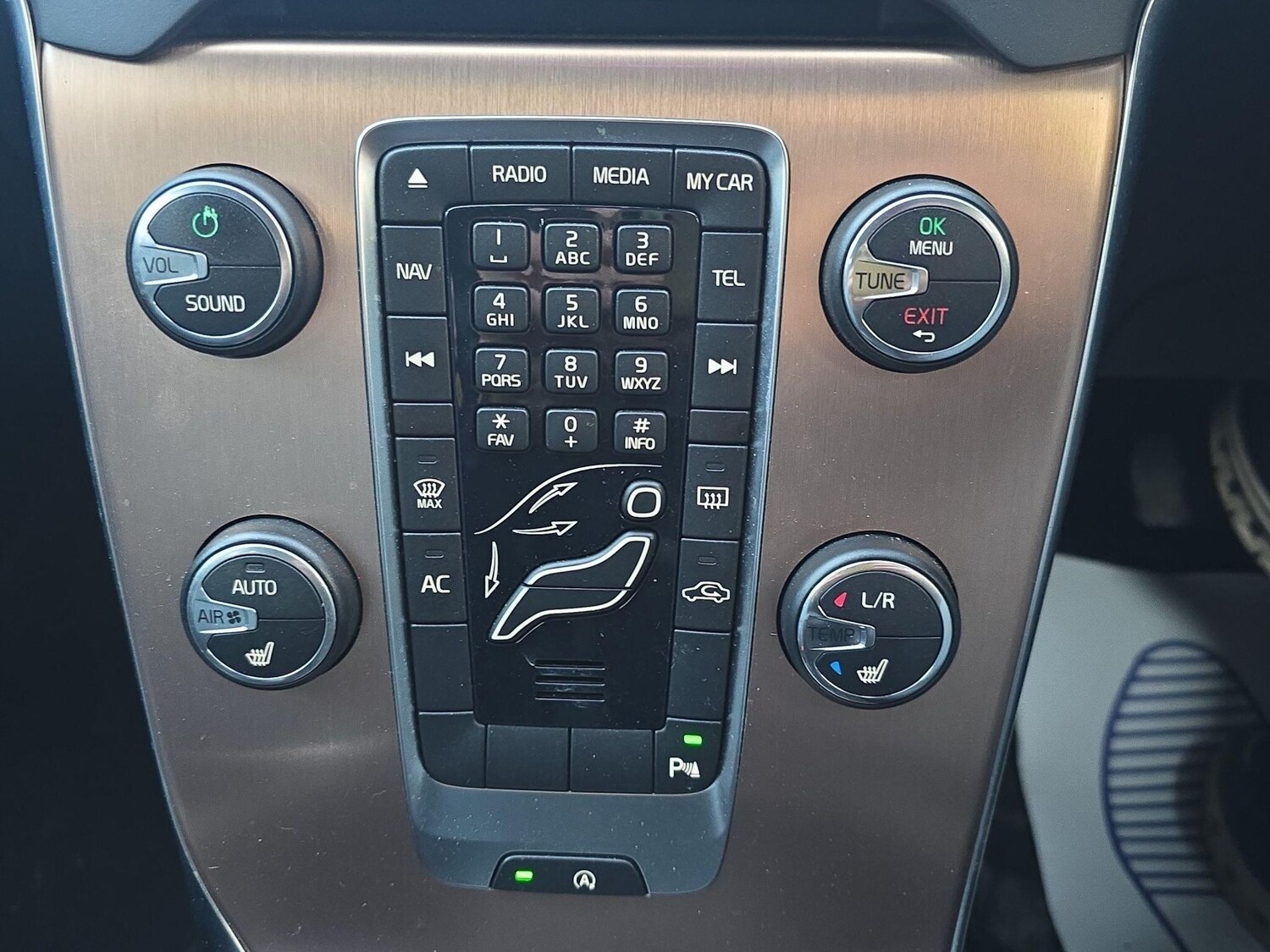 Used Volvo V40 Cross Country 2013 for sale - 77549906: Photo 32