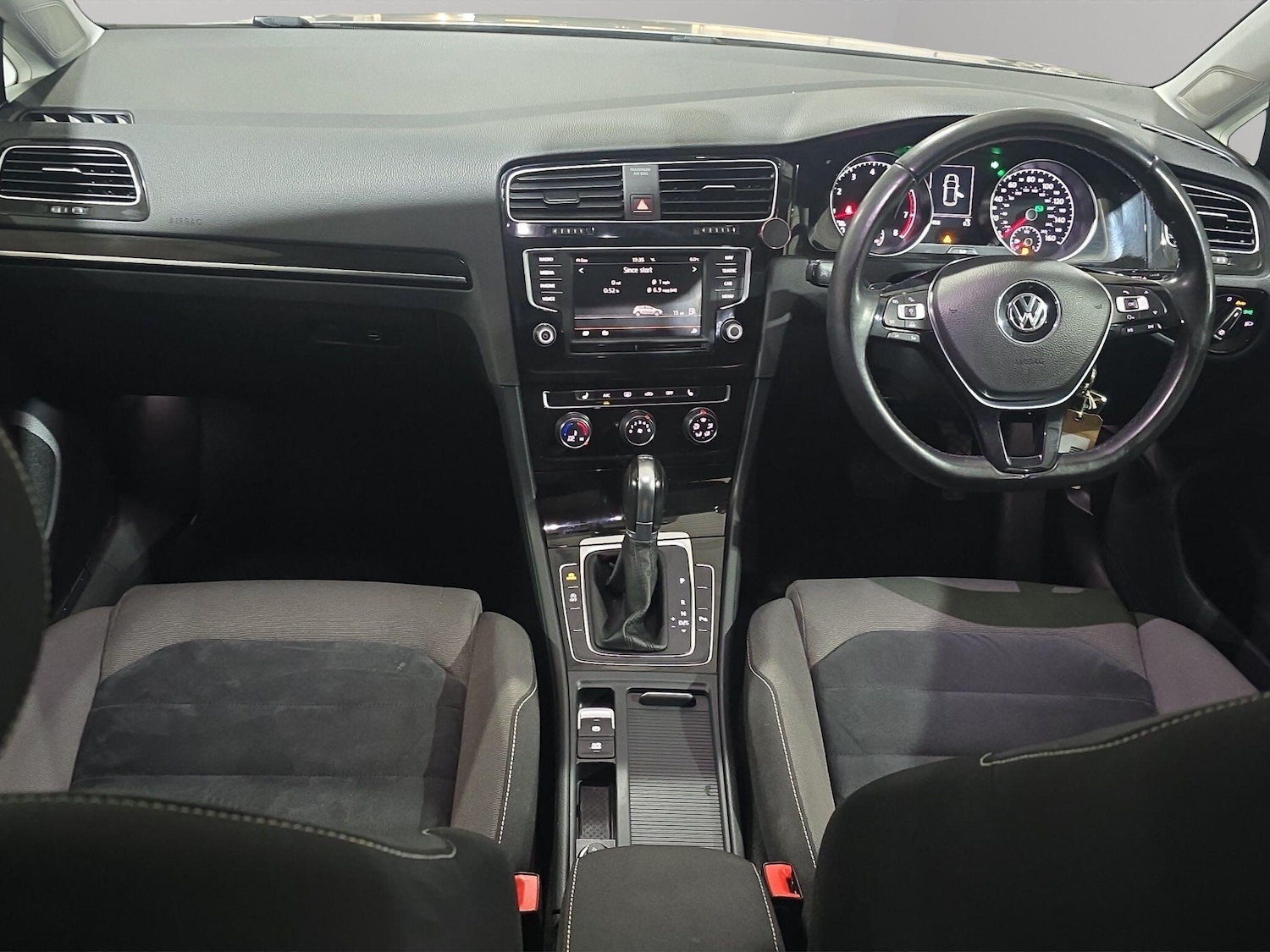 Used Volkswagen Golf 2015 for sale - 76727175: Photo 2