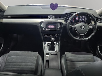 Used Volkswagen Passat 2017 for sale - 77174452: Photo