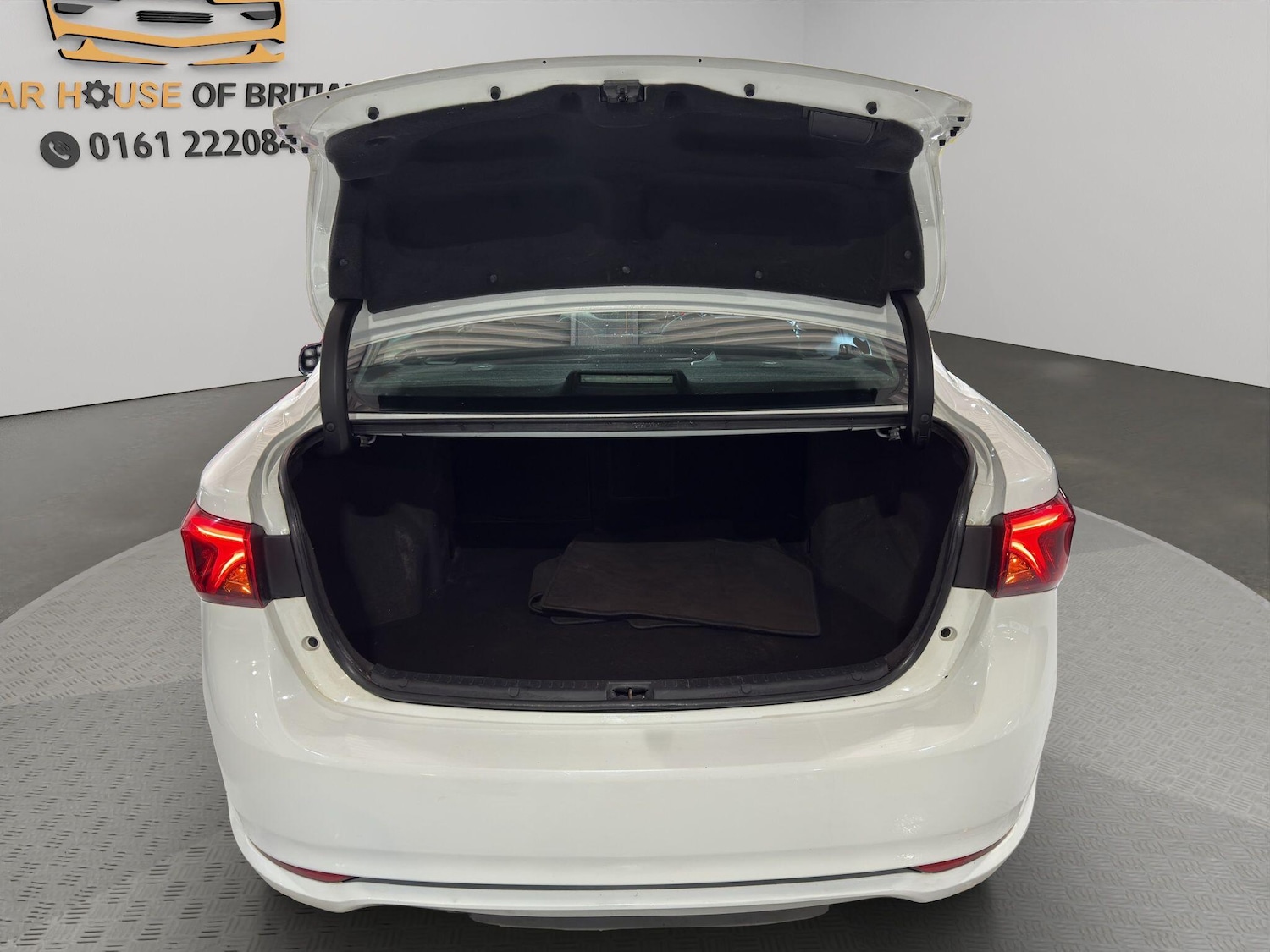 Used Toyota Avensis 2015 for sale - 77549941: Photo 10