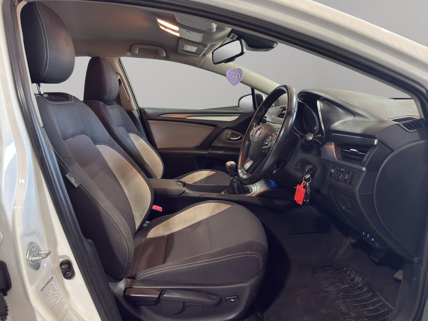 Used Toyota Avensis 2015 for sale - 77549941: Photo 11