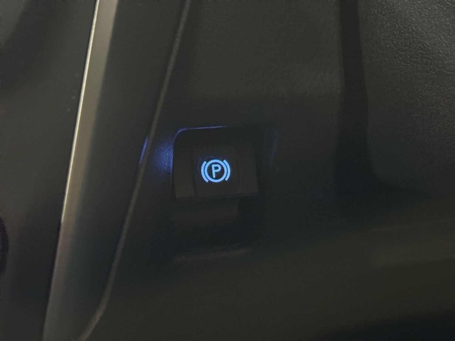 Used Toyota Avensis 2015 for sale - 77549941: Photo 21