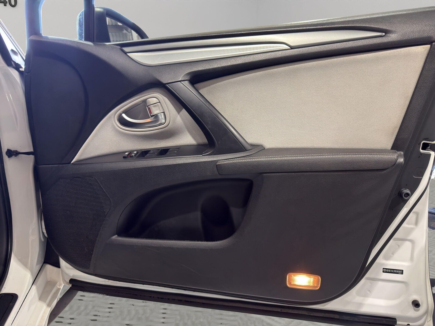 Used Toyota Avensis 2015 for sale - 77549941: Photo 22