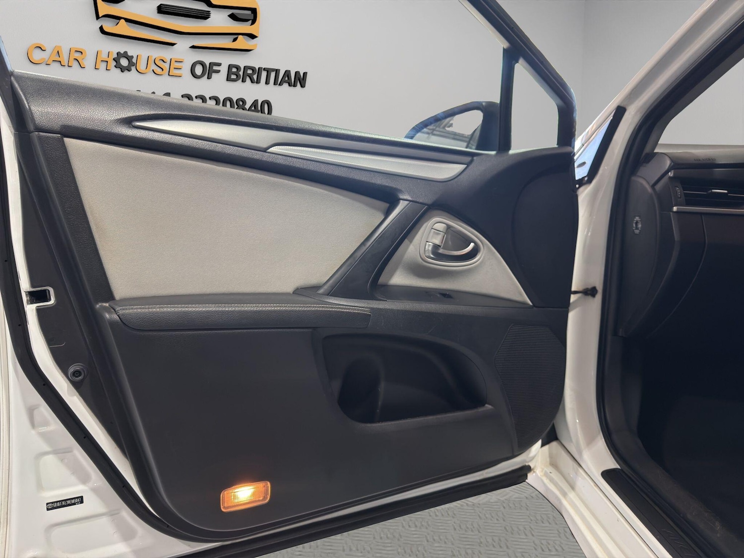 Used Toyota Avensis 2015 for sale - 77549941: Photo 23