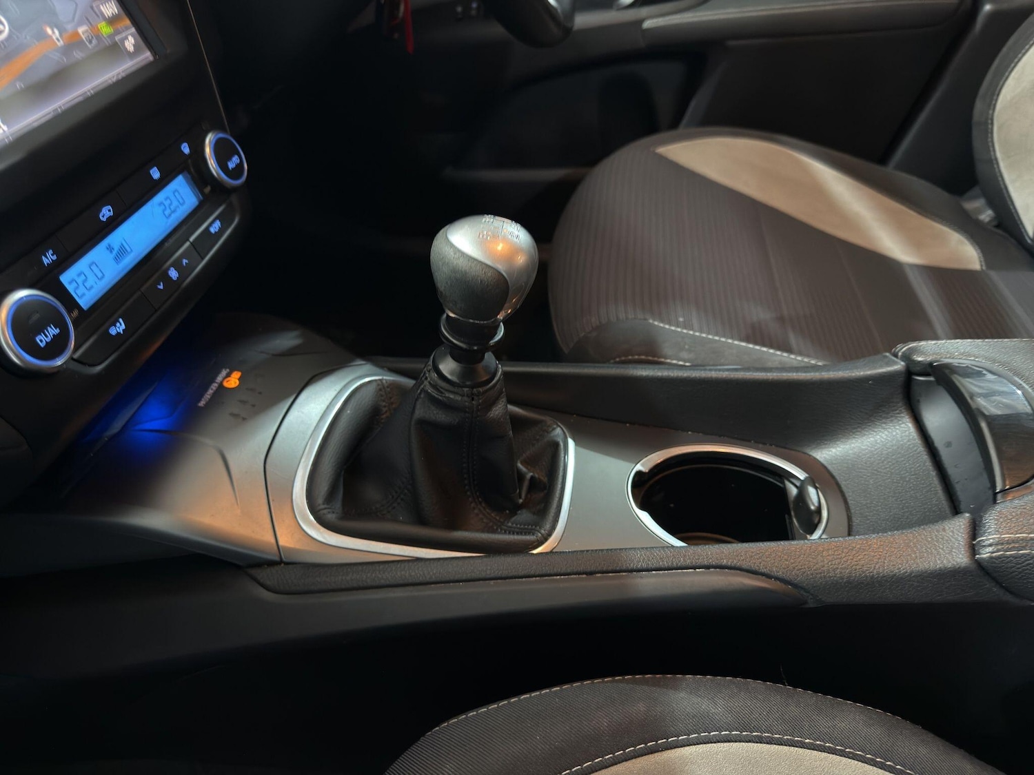 Used Toyota Avensis 2015 for sale - 77549941: Photo 24