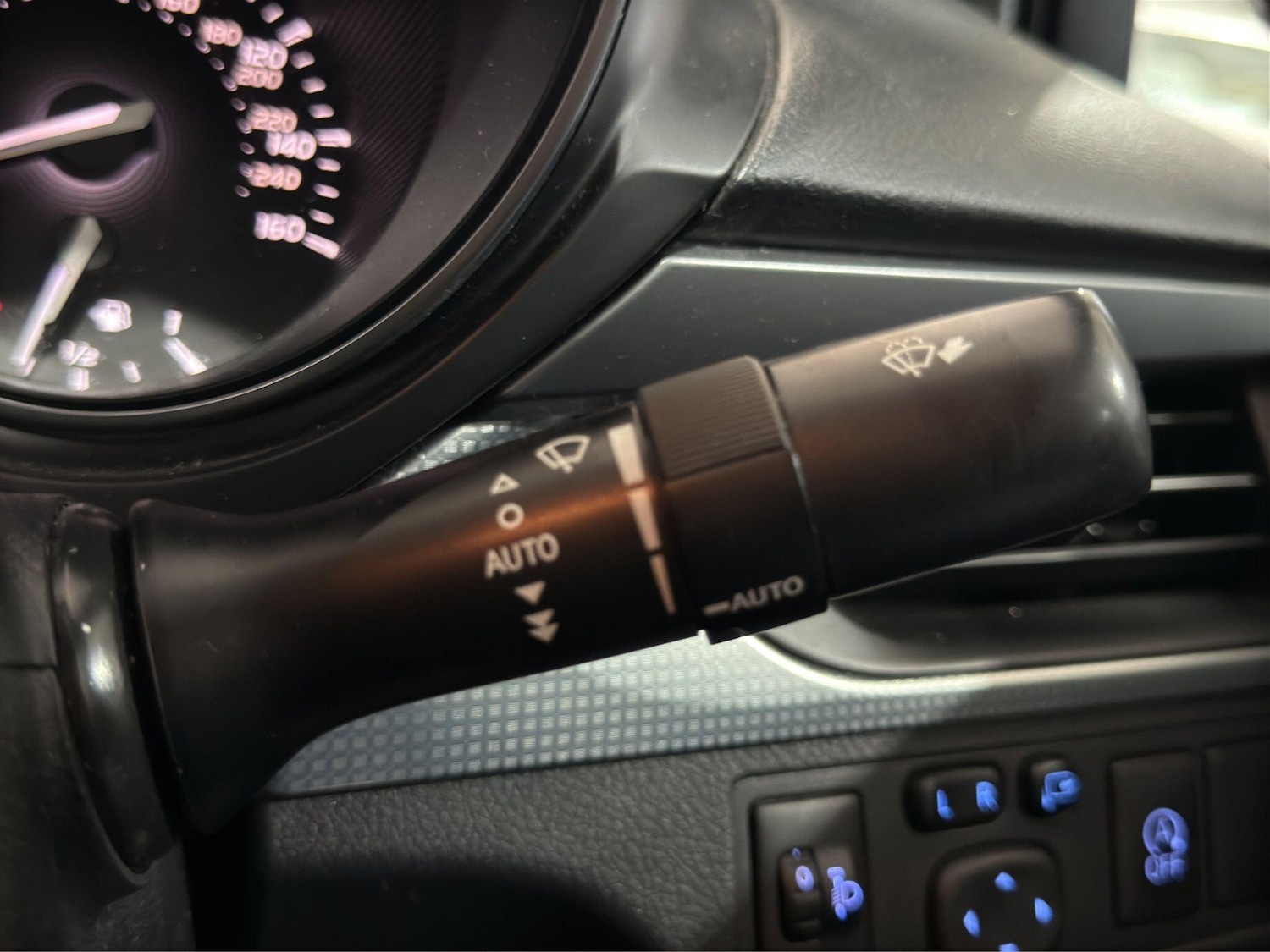 Used Toyota Avensis 2015 for sale - 77549941: Photo 35