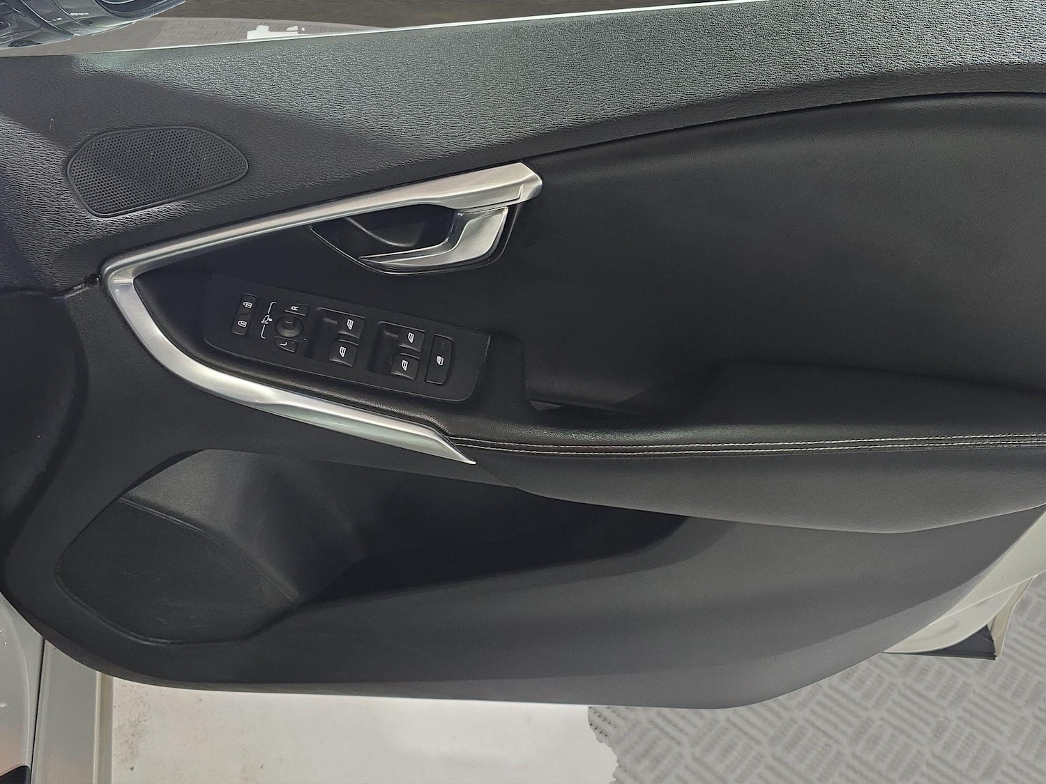 Used Volvo V40 2014 for sale - 78007587: Photo 24