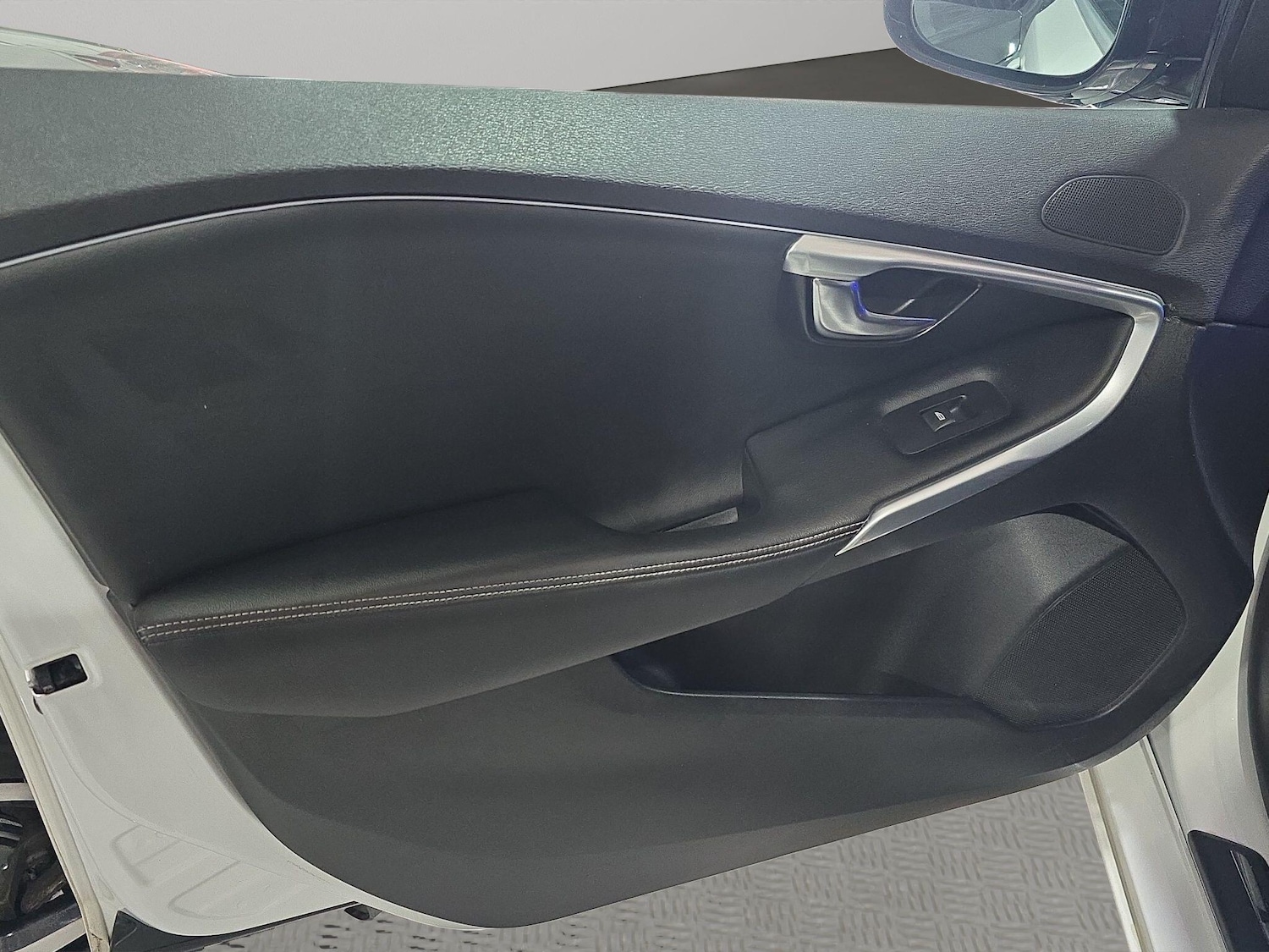 Used Volvo V40 2014 for sale - 78007587: Photo 25