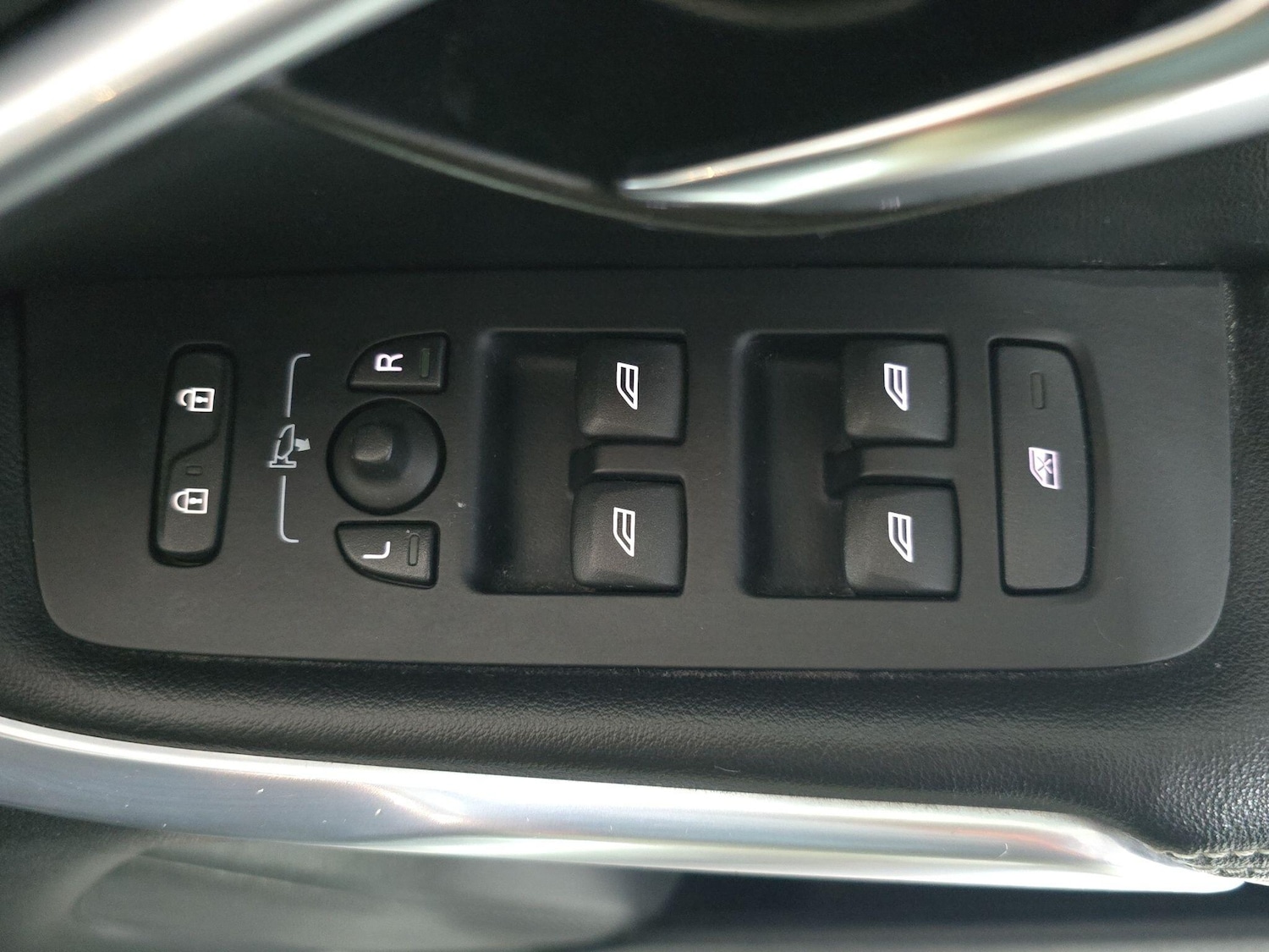 Used Volvo V40 2014 for sale - 78007587: Photo 28