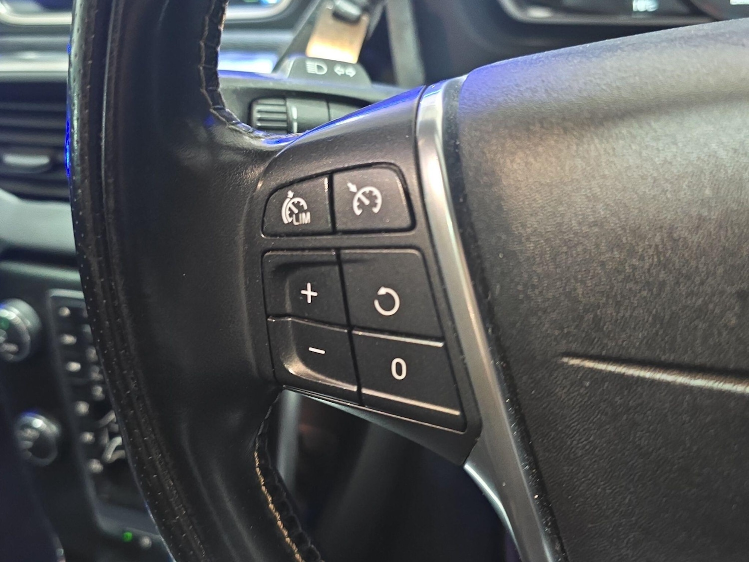 Used Volvo V40 2014 for sale - 78007587: Photo 31