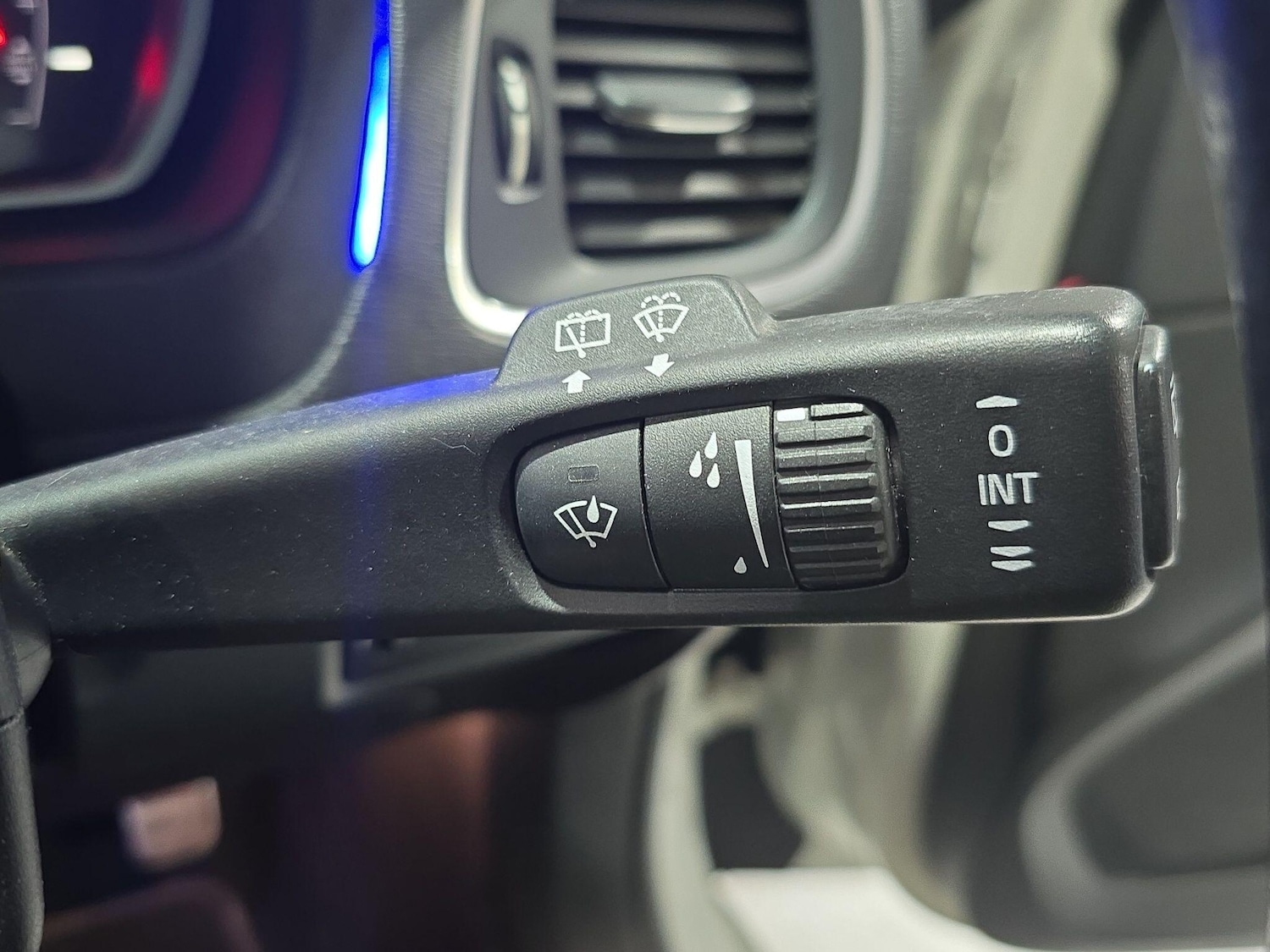 Used Volvo V40 2014 for sale - 78007587: Photo 32